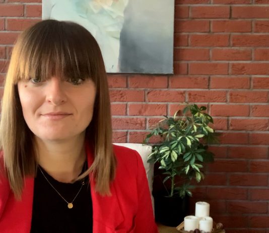 Obostrzenia związane z pandemią zmieniły świąteczny handel. Zakupy online robi coraz więcej osób powyżej 55. roku życia