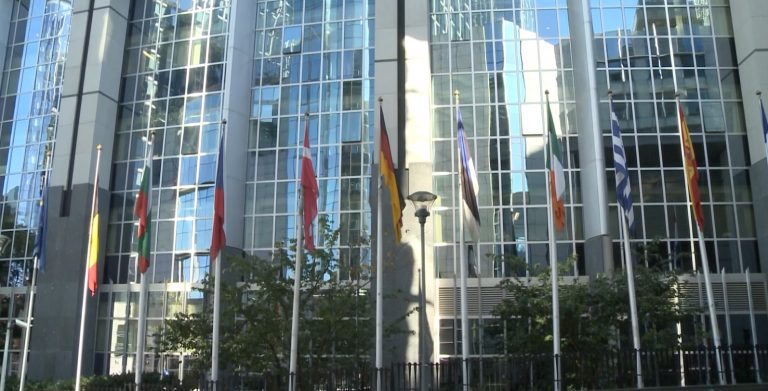 Europosłowie interweniują w sprawie upolityczniania rozwoju 5G. Ostrzegają przed poważnymi międzynarodowymi reperkusjami [DEPESZA]