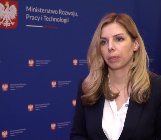 MRPiT: Planowane złagodzenie przepisów o budowie wiatraków na lądzie pozwoli na obniżenie cen energii. Będą mogły one powstawać bliżej zabudowań