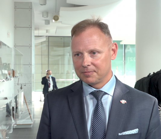 Zgodnie z nową ustawą 1,8 tys. funkcjonariuszy Policji będzie się zajmować zwalczaniem cyberprzestępczości. To sześciokrotnie więcej niż obecnie