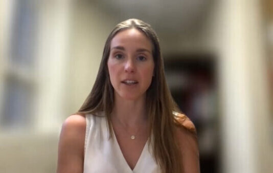 Joga skuteczniej poradzi sobie z gniewem niż bieganie. Naukowcy dowiedli, że dając upust złości, tylko ją podsycamy