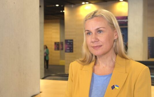 Komisarz UE ds. energii: Możemy i powinniśmy ograniczyć Rosji dostęp do finansowania i technologii w obszarze LNG