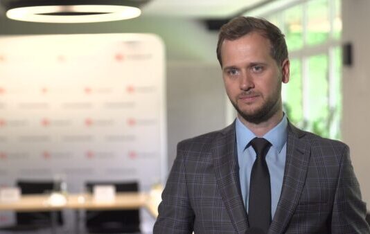 Kwestie środowiskowe stają się coraz ważniejsze dla firm. Wciąż niewiele z nich liczy jednak swój ślad węglowy