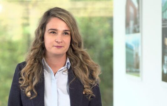 Kary pieniężne i więzienie za naruszanie ochrony sygnalistów. Firmy pracują nad procedurami wewnętrznymi