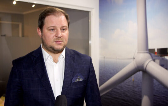 Tempo przechodzenia na OZE w Polsce wciąż pozostawia wiele do życzenia. Zaangażowanie dużego biznesu może je przyspieszyć